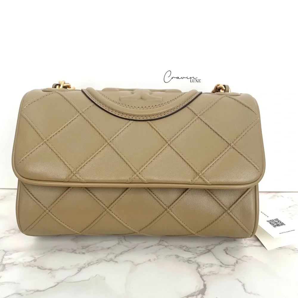 ❌SOLD❌ New Tory Burch Small Fleming Soft Leather Shoulder Bag Pebblestone - Picture 3 of 13
